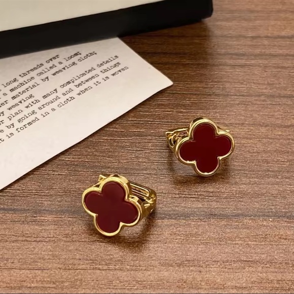 Jewelry - Red four leaf Elegant Gold and Red Clover Earrings
